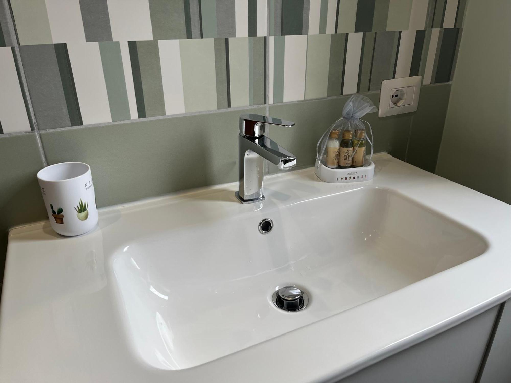 Apartment La Casa Del Tomo - Serenity & Charme, Steps From Cornelia Metro Line A Rome
